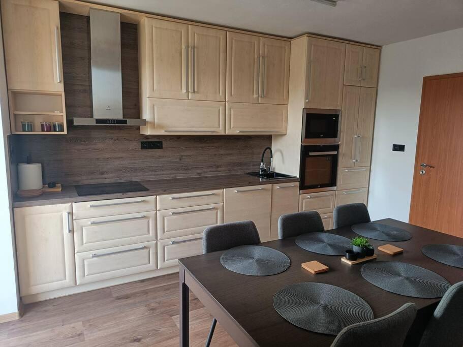 Cervena Cesta Appartement Kunovice Buitenkant foto