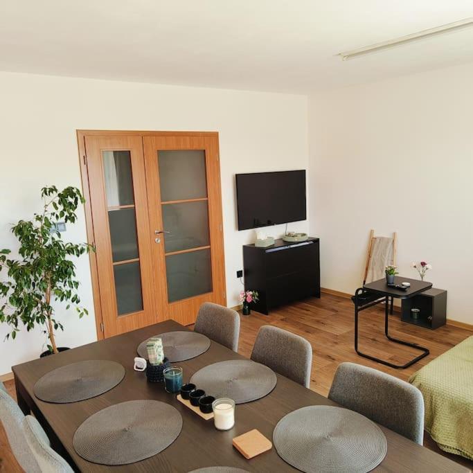 Cervena Cesta Appartement Kunovice Buitenkant foto